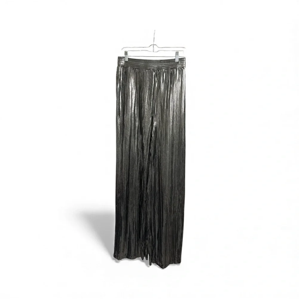 Party Up Metallic Plisse Pant - Silver - Picture 6 of 9